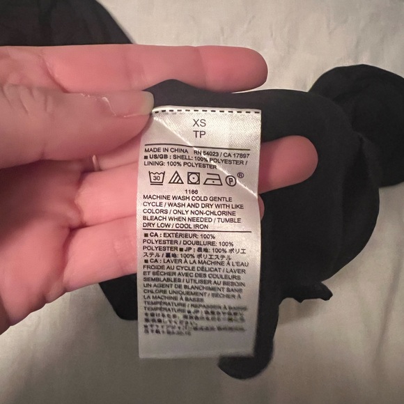 Banana Republic Off the Shoulder Satin Top Size XS - Picture 4 of 5